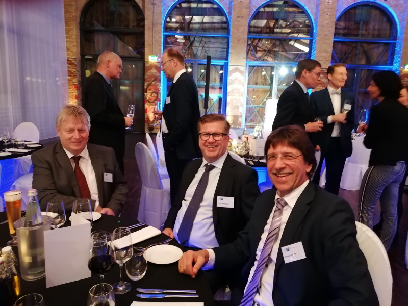 V.r.n.l.: Gundolf Schülke (HGF IHK Ostbrandenburg) und Peter Heydenbluth (Präsident IHK Potsdam)